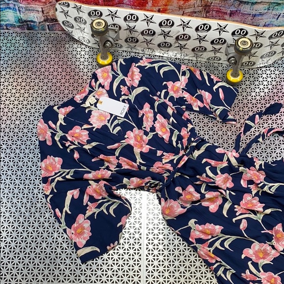 🔥ROXY PRIVY PLACES COVERUP🔥 - Picture 2 of 10